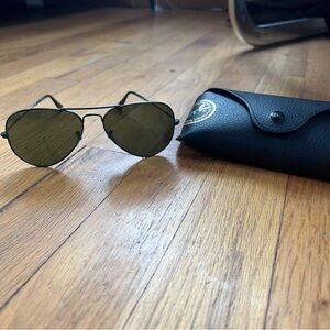 Black ray ban aviator sunglasses